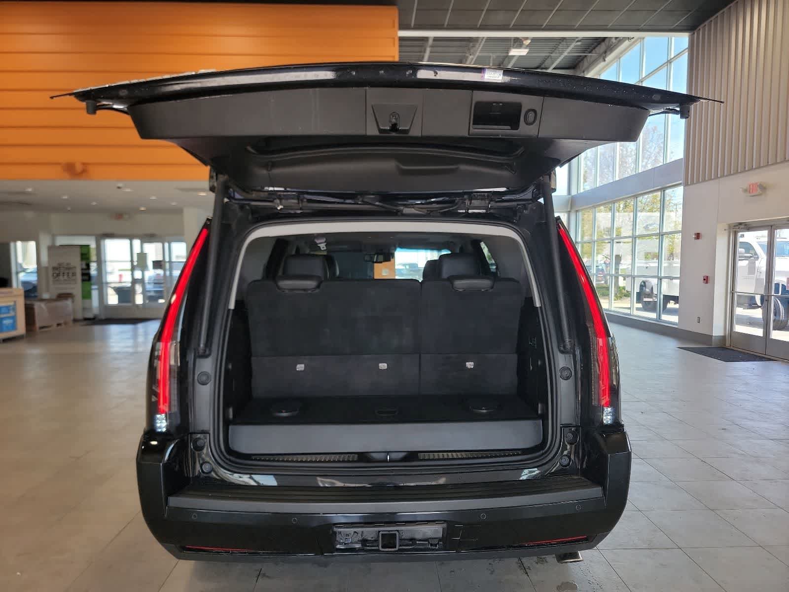 Used 2016 Cadillac Escalade Luxury AWD/4WD image 21