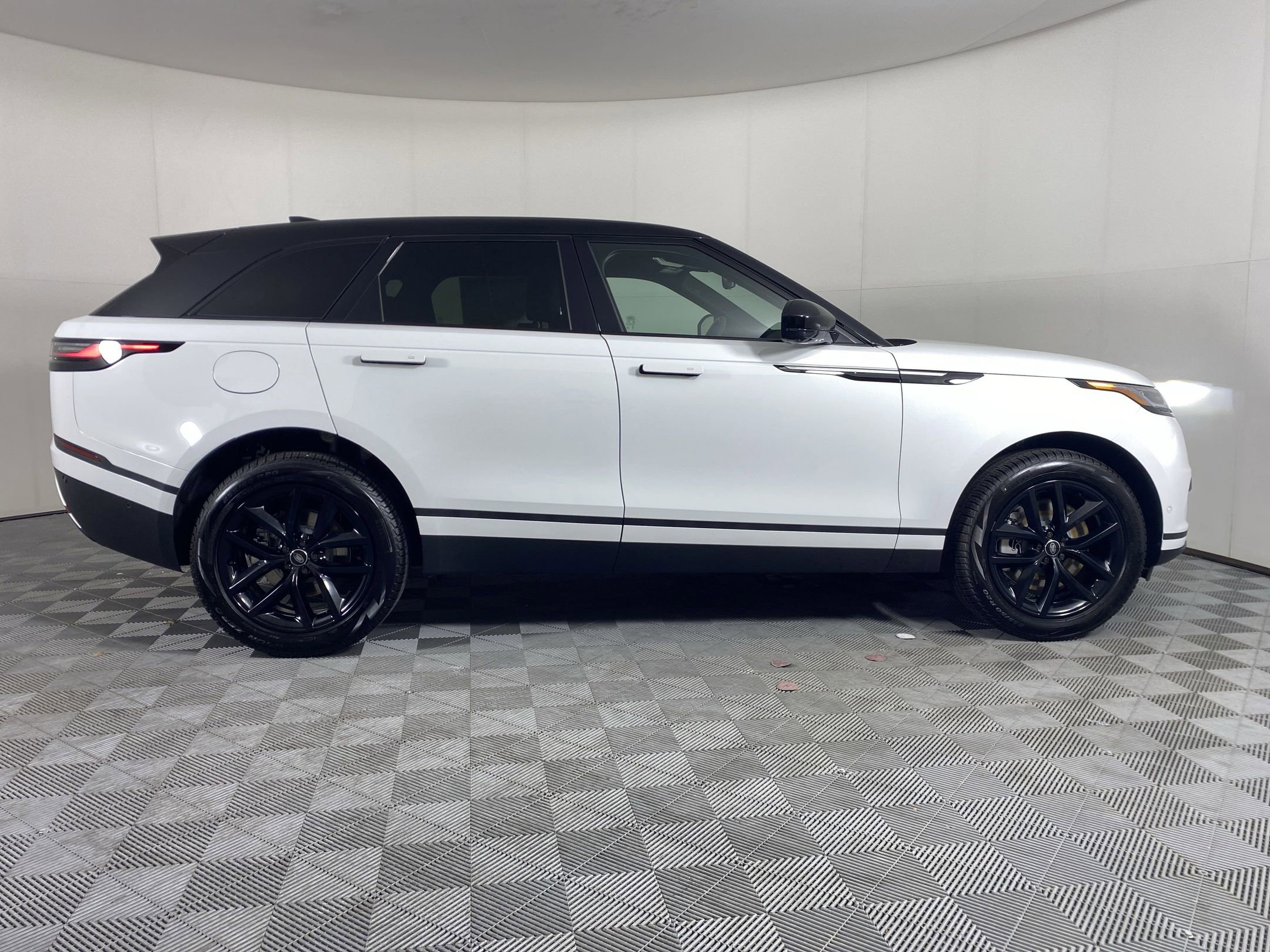 Used 2026 Land Rover Range Rover Velar S image 6