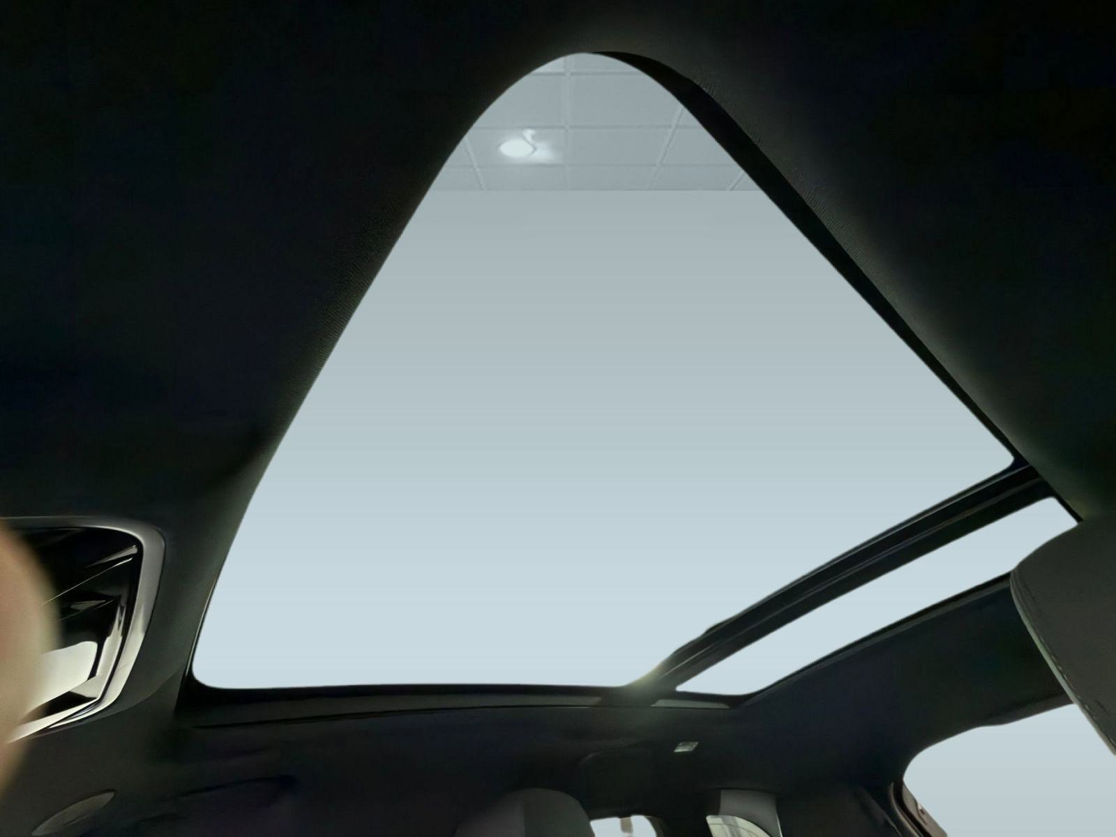 Certified 2026 Land Rover Range Rover Velar Dynamic SE image 14