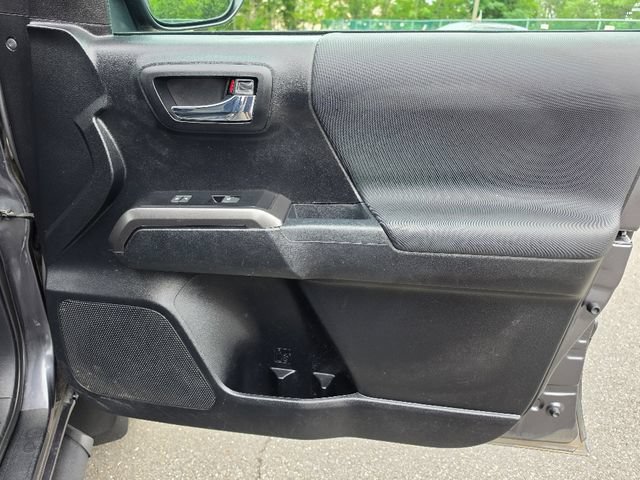 Used 2022 Toyota Tacoma TRD Sport w/ Technology Package AWD/4WD image 10