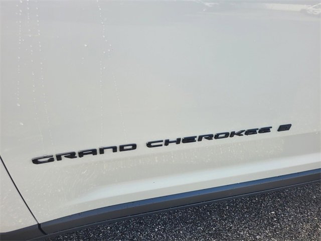 New 2025 Jeep Grand Cherokee Altitude image 3