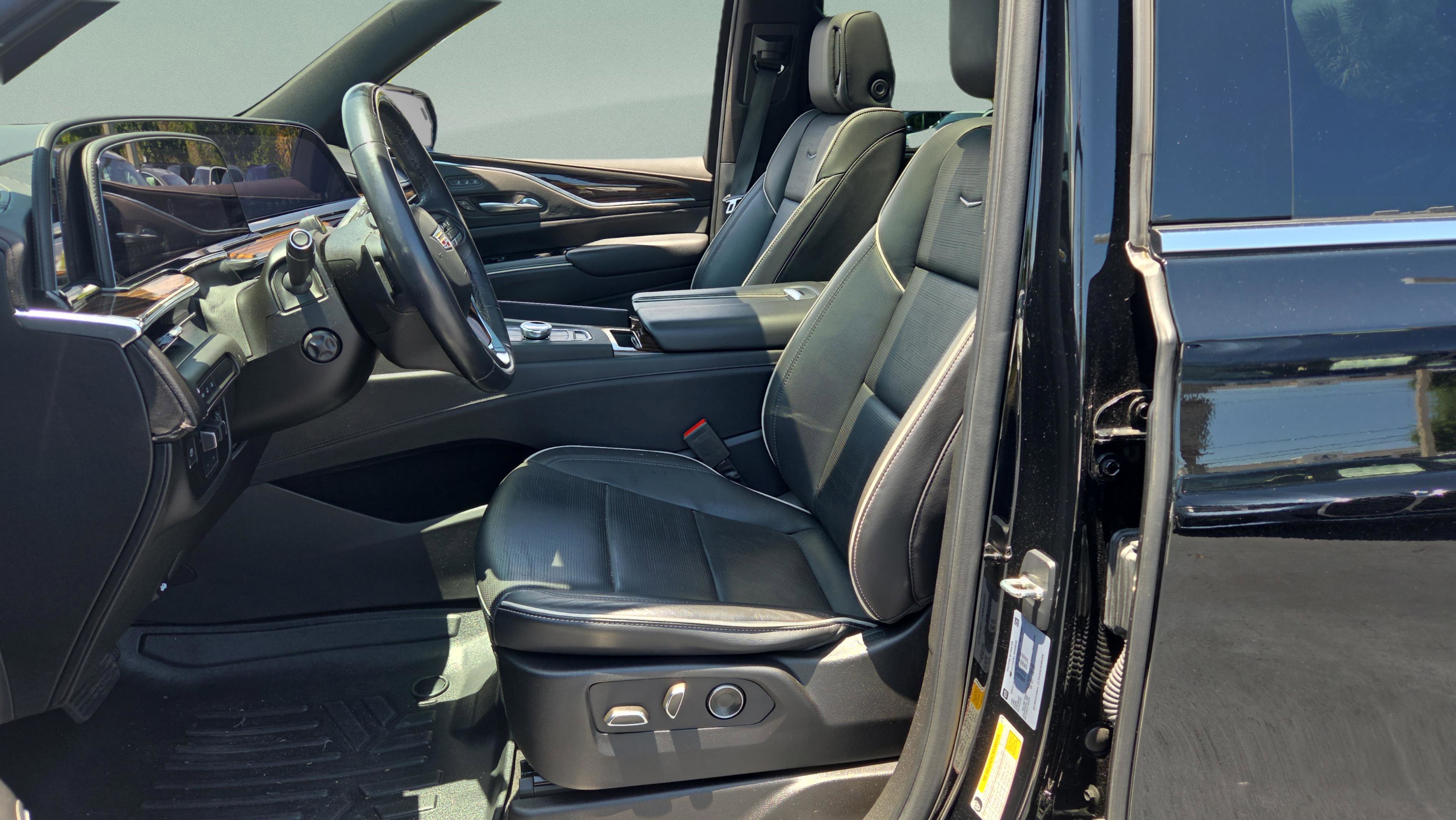 Used 2023 Cadillac Escalade Premium Luxury w/ Performance Package RWD image 9