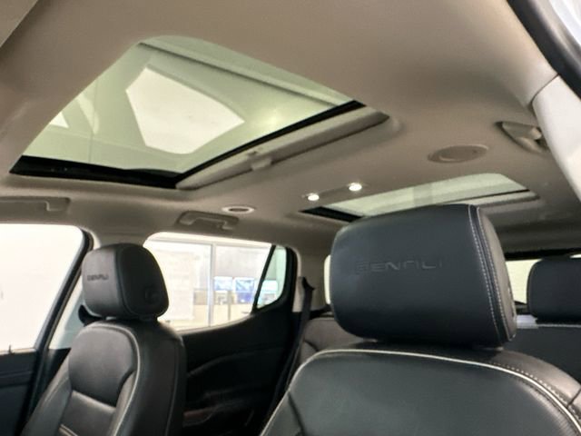 Used 2023 GMC Acadia Denali w/ Denali Ultimate Package AWD/4WD image 30