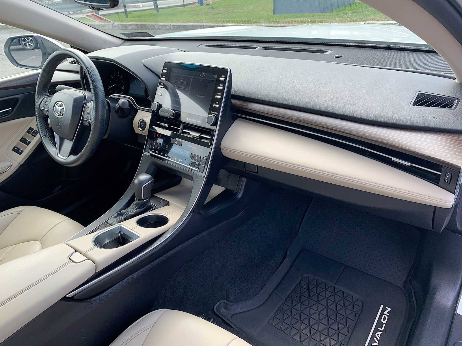 Used 2021 Toyota Avalon XLE w/ Moonroof Package image 28