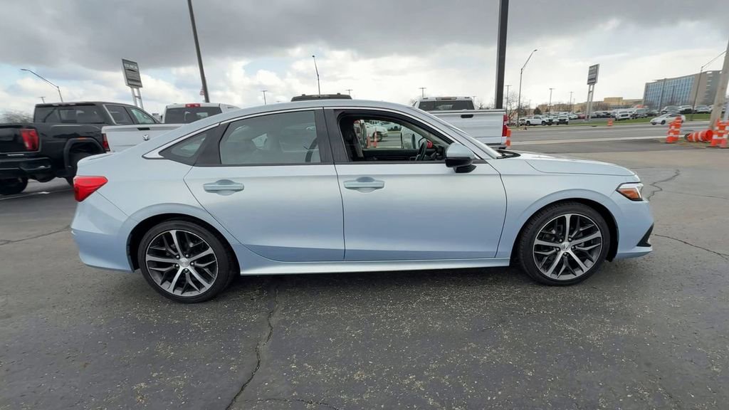 Used 2022 Honda Civic Touring image 9