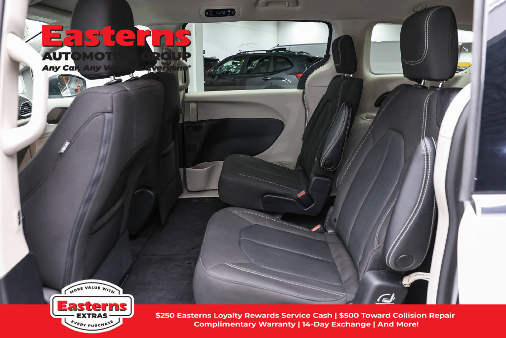 Used 2022 Chrysler Voyager LX FWD image 22