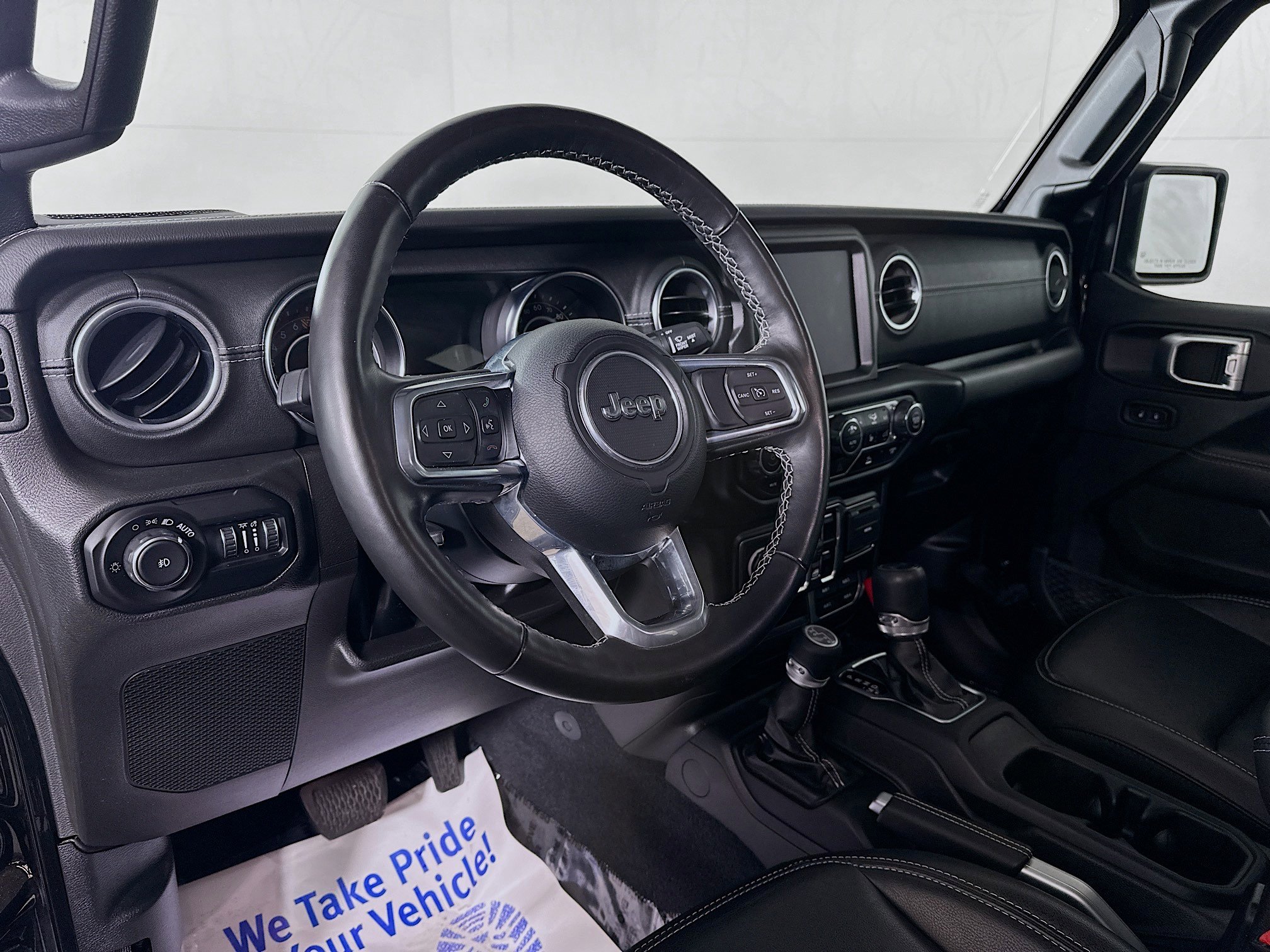 Used 2022 Jeep Wrangler Unlimited Sahara w/ Cold Weather Group AWD/4WD image 9