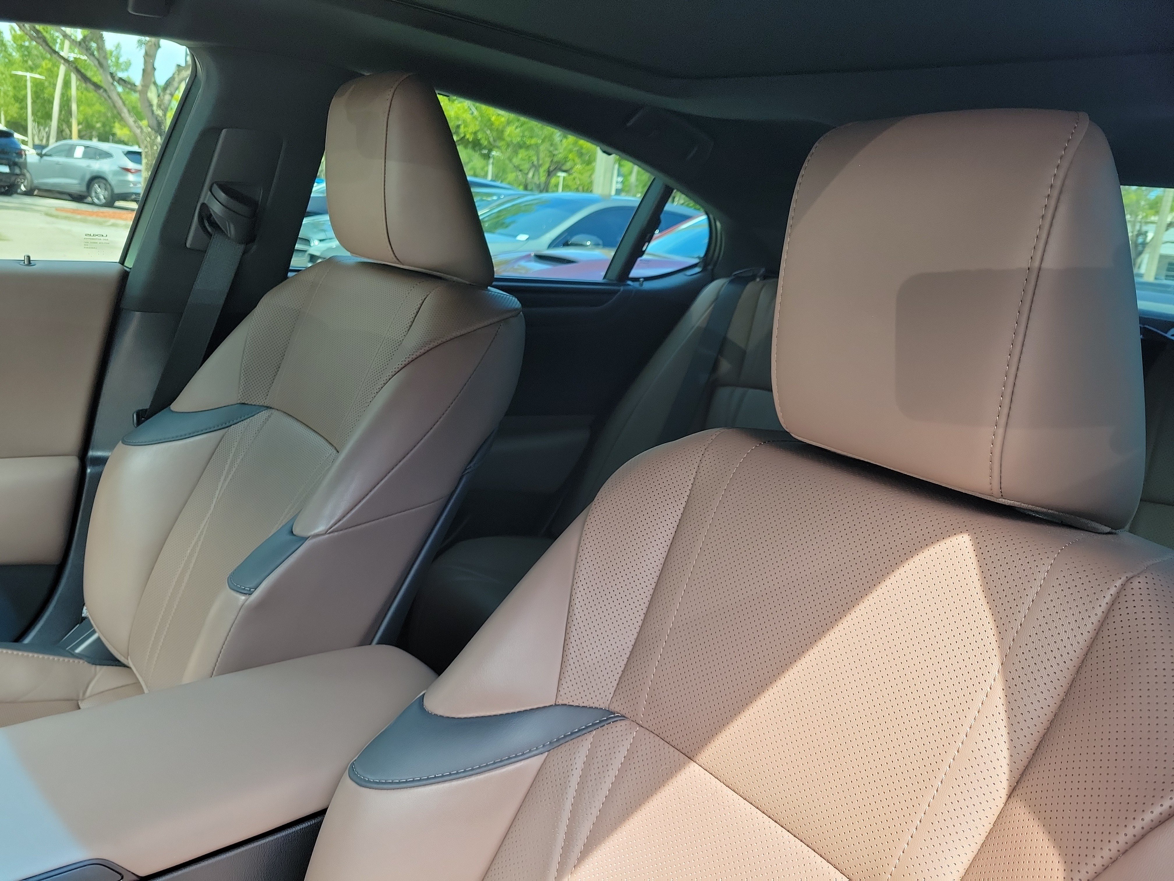 Used 2024 Lexus ES 350 Ultra Luxury w/ Accessory Package (Z2) FWD image 13