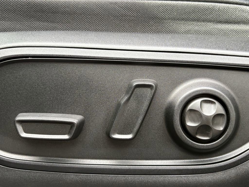 Used 2023 Jeep Grand Cherokee L Limited w/ Luxury Tech Group II image 14