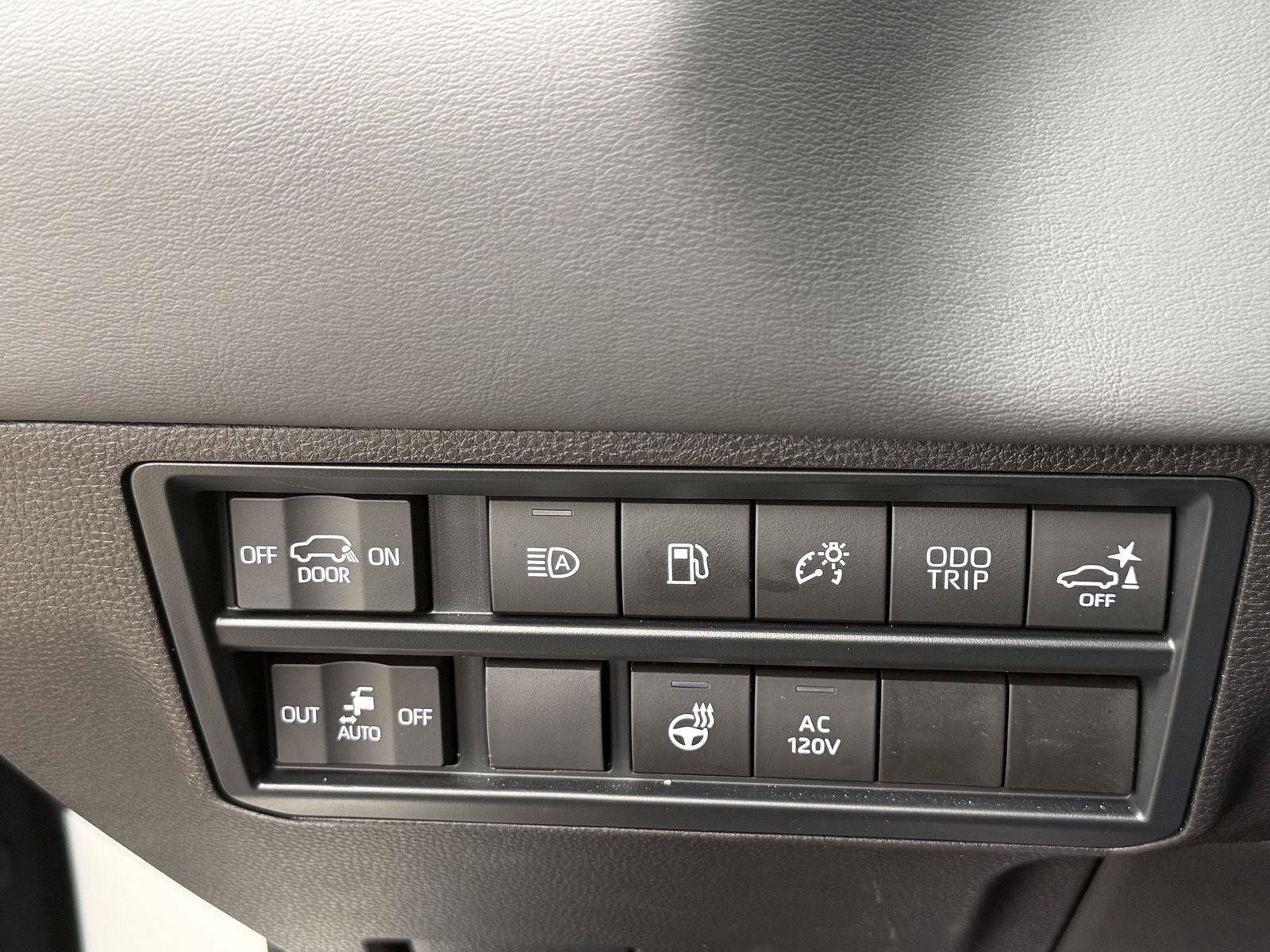 Certified 2024 Toyota Sequoia Platinum AWD/4WD image 30