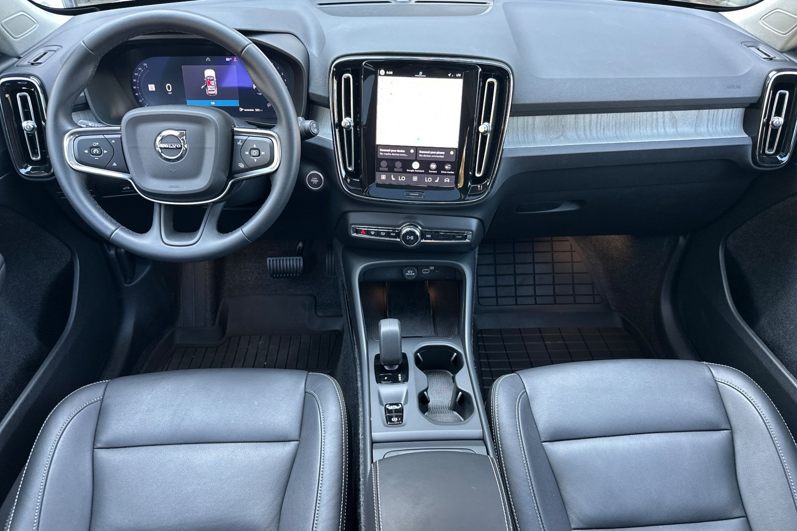 Certified 2026 Volvo XC40 B4 Core w/ Protection Package FWD image 16