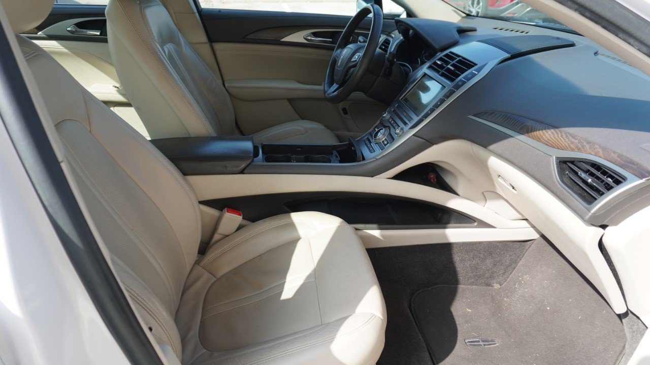 Used 2017 Lincoln MKZ Reserve w/ Technology Package FWD image 11