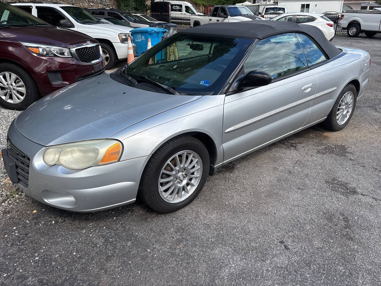 Used 2005 Chrysler Sebring Touring FWD image 3