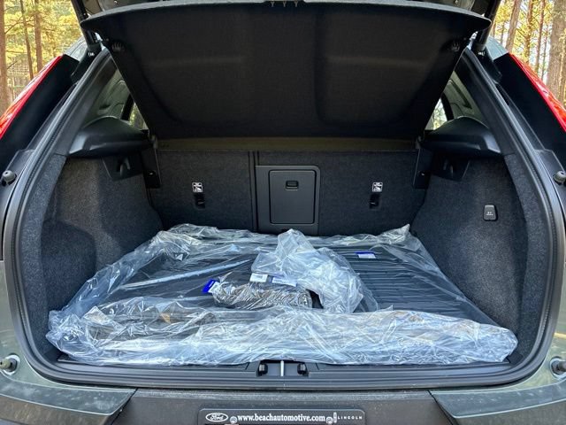 New 2026 Volvo XC40 B5 Plus w/ Protection Package Premier AWD/4WD image 18