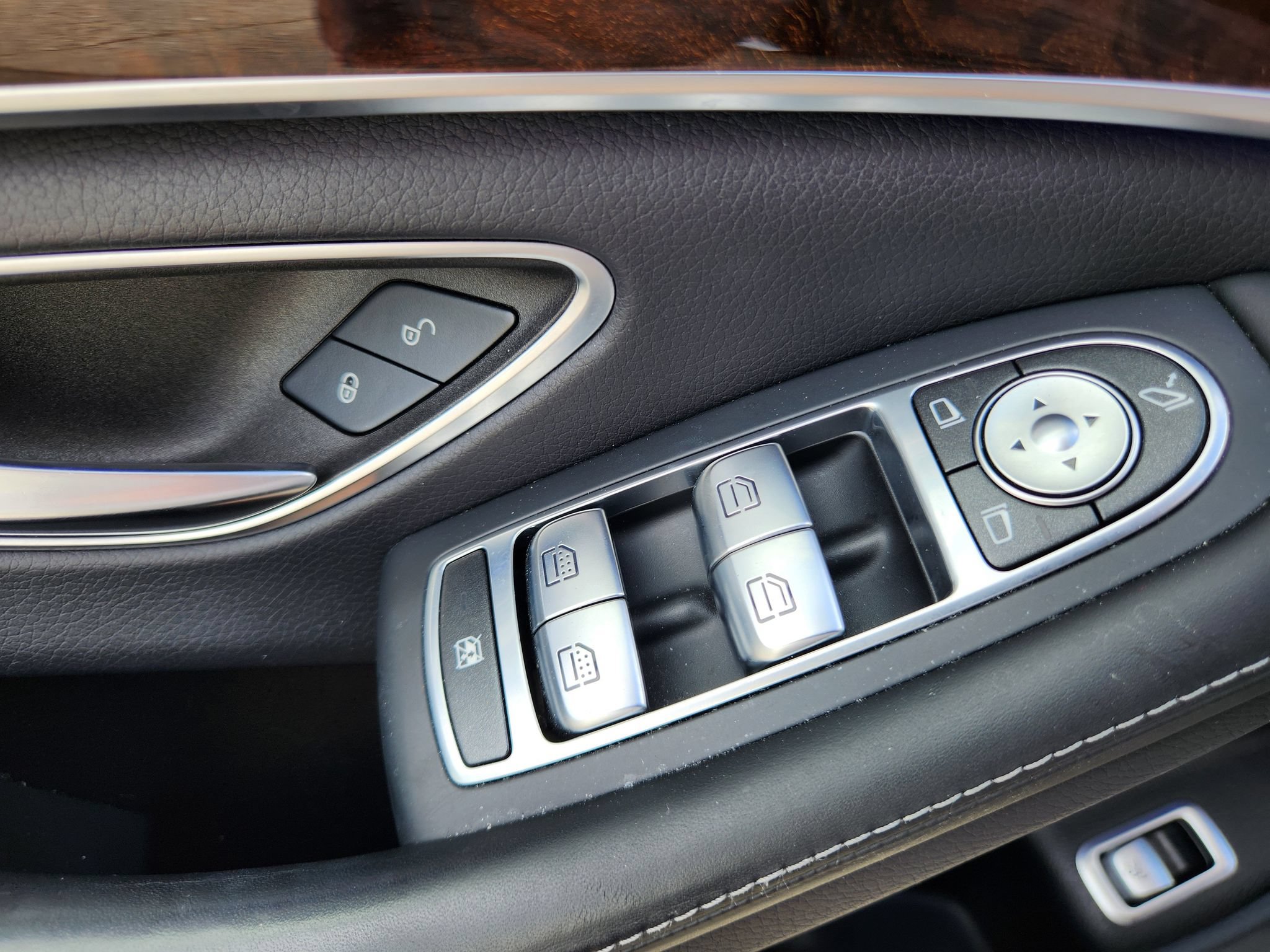 Used 2018 Mercedes-Benz S 560 4MATIC Sedan image 18