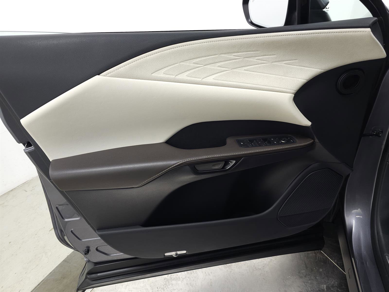 Certified 2023 Lexus RX 350 w/ Accessory Package (Z1) image 14