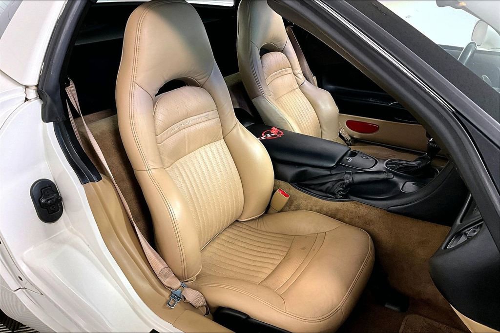 Used 2002 Chevrolet Corvette Coupe w/ Preferred Equipment Group2 image 5