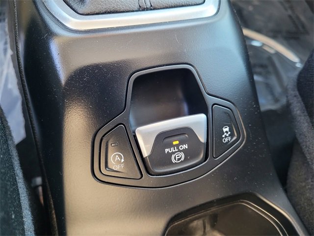 Used 2023 Jeep Renegade Latitude w/ Sun/Sound Group image 23