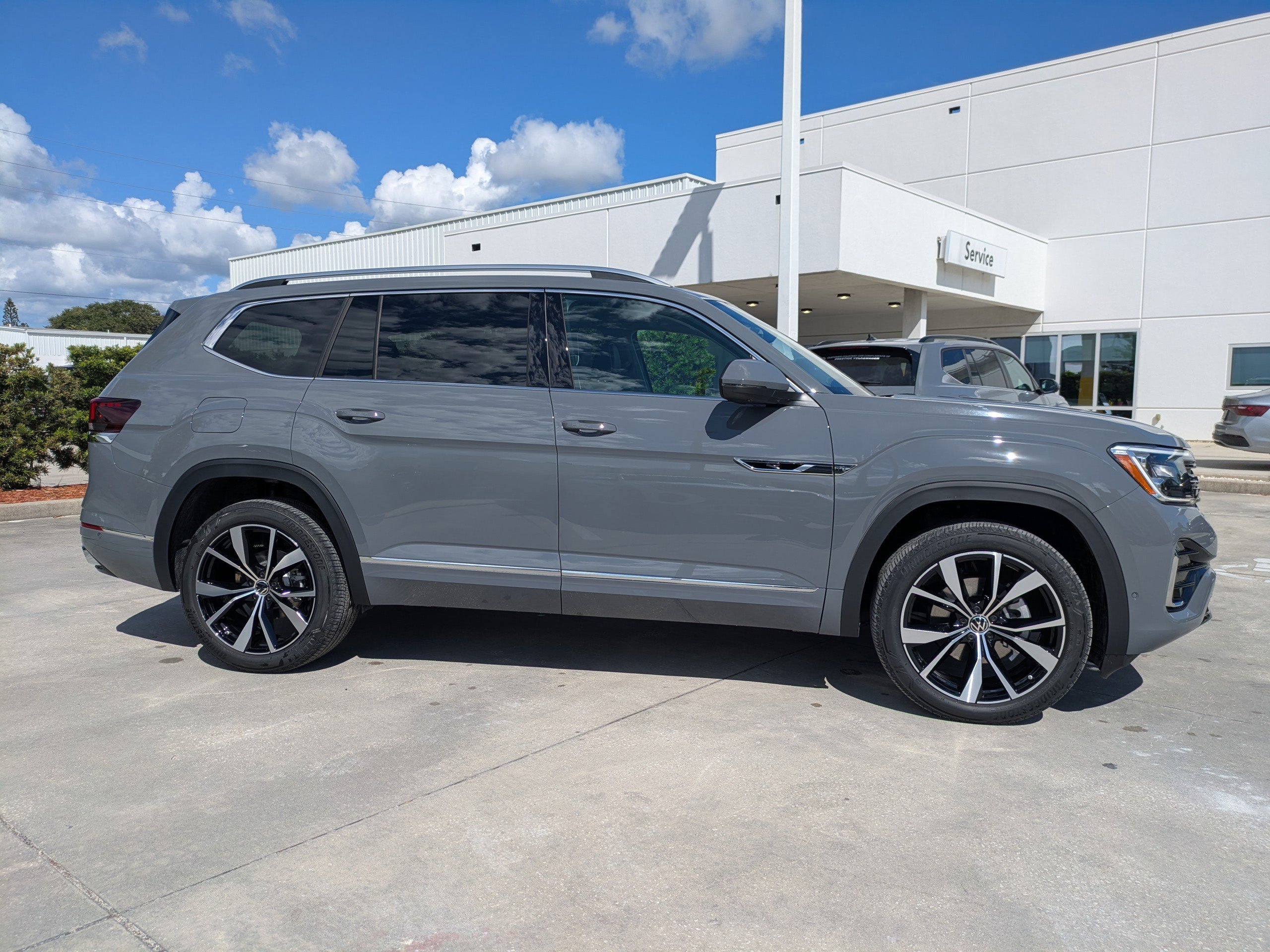 New 2026 Volkswagen Atlas SEL Premium R-Line image 3