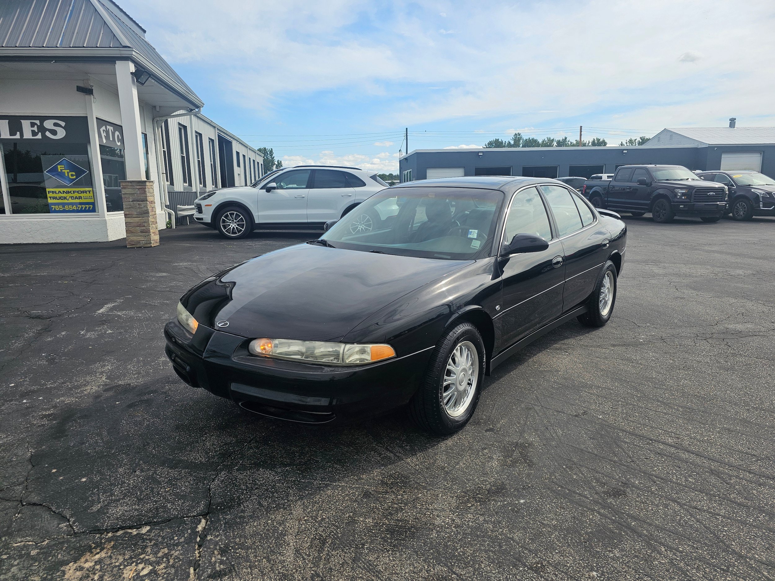 Used 2000 Oldsmobile Intrigue GL FWD image 1