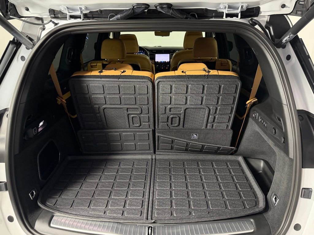 Used 2025 Jeep Grand Cherokee L Summit AWD/4WD image 37