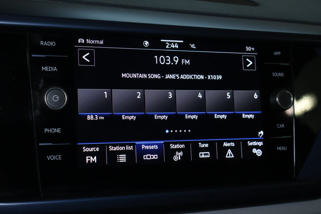 Used 2023 Volkswagen Taos SE w/ Panoramic Sunroof Package AWD/4WD image 29