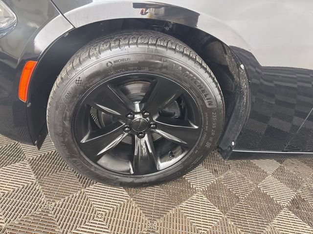 Used 2015 Dodge Charger SXT image 25