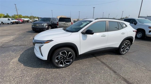 New 2025 Chevrolet Trax RS w/ Sunroof Package image 6