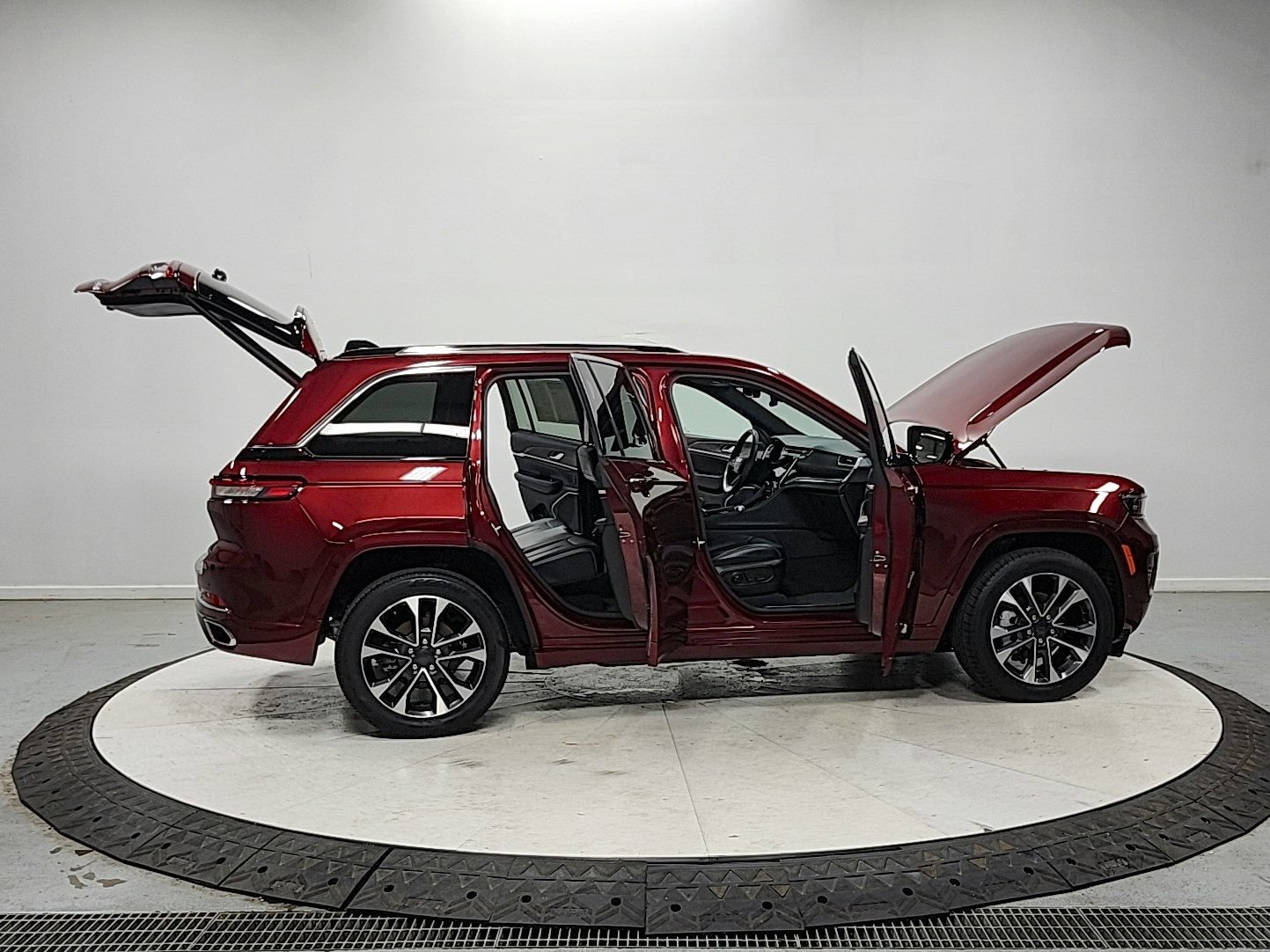 Used 2023 Jeep Grand Cherokee Overland AWD/4WD image 16