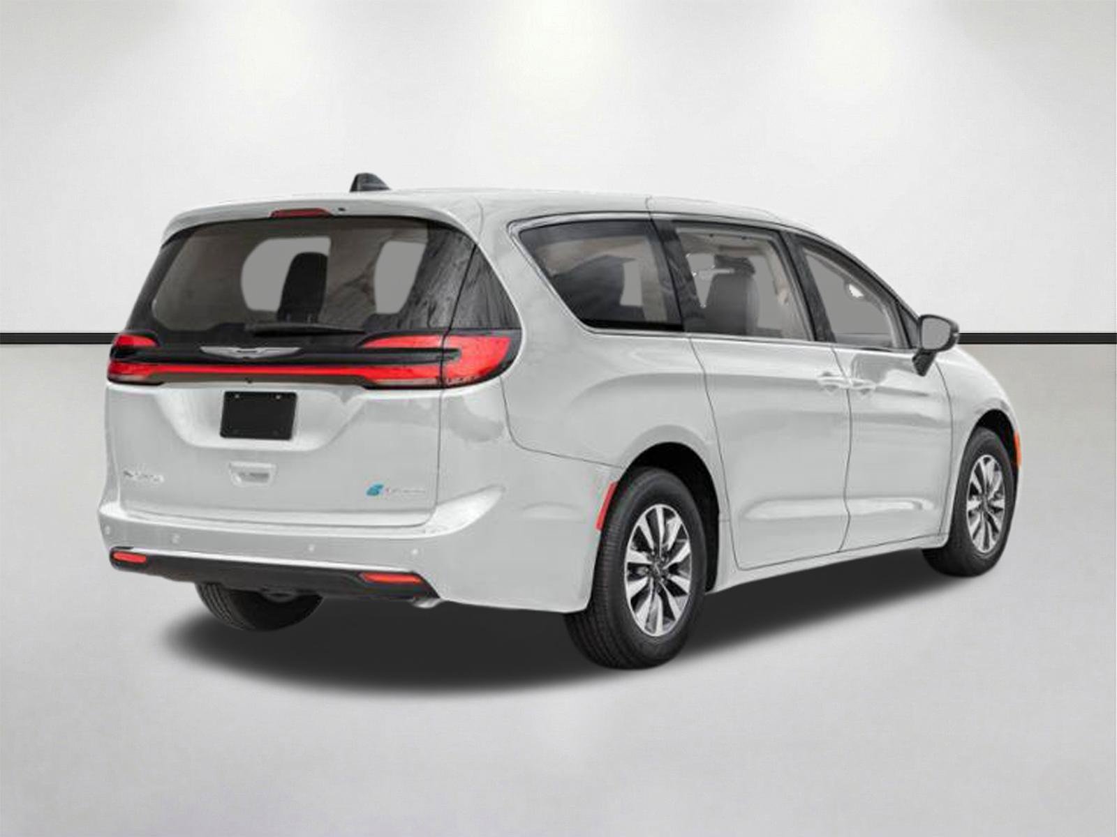 Used 2024 Chrysler Pacifica Pinnacle FWD image 2
