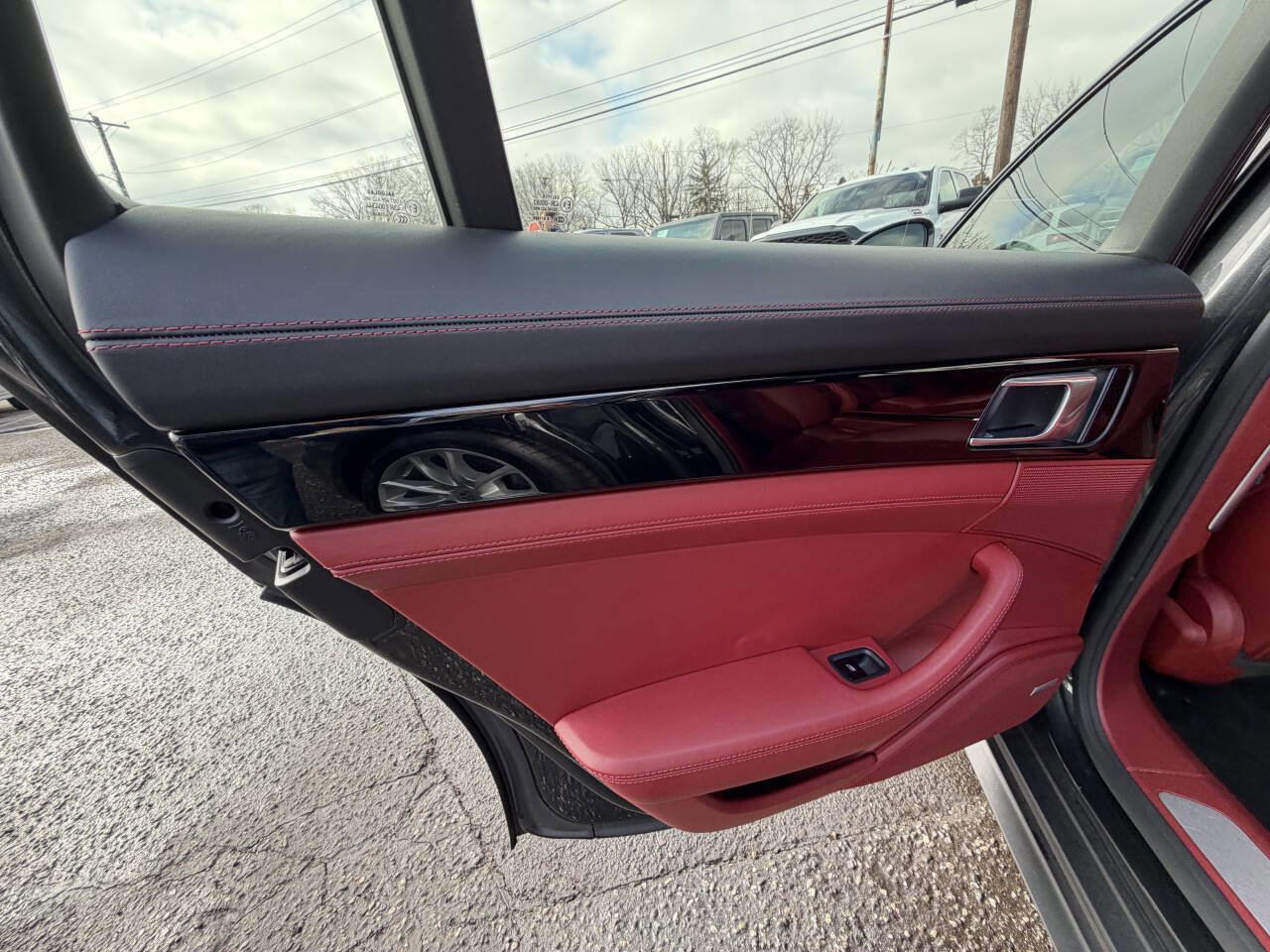 Used 2017 Porsche Panamera image 34