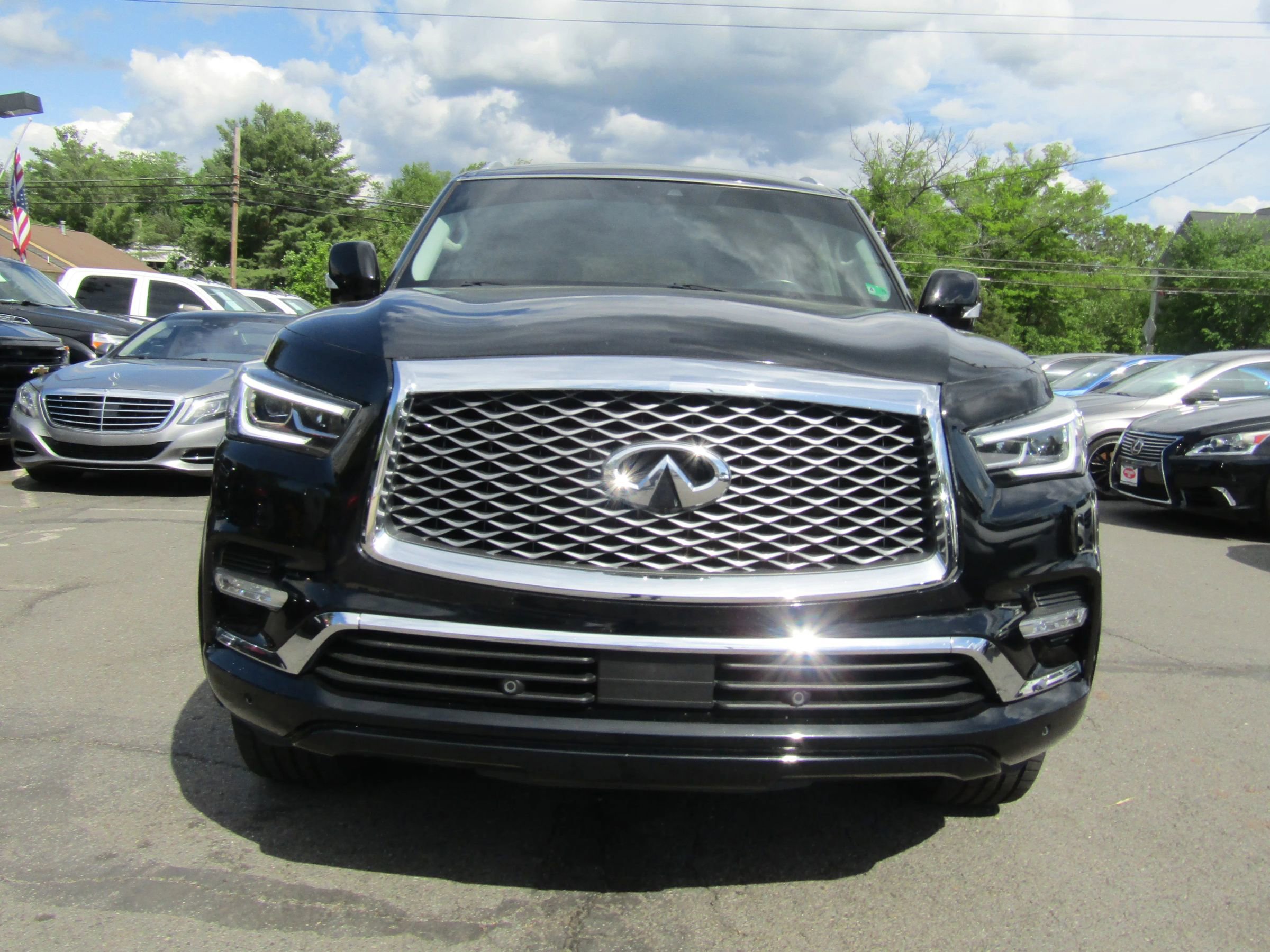 Used 2019 INFINITI QX80 Luxe image 2