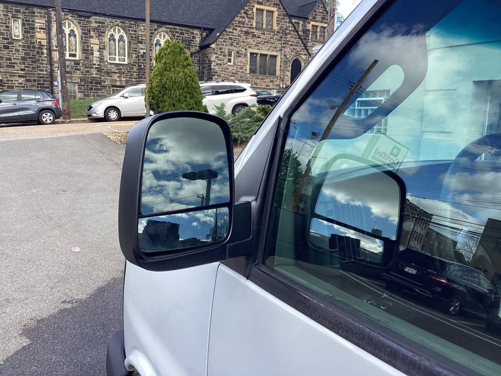 Used 2017 Chevrolet Express 2500 image 24