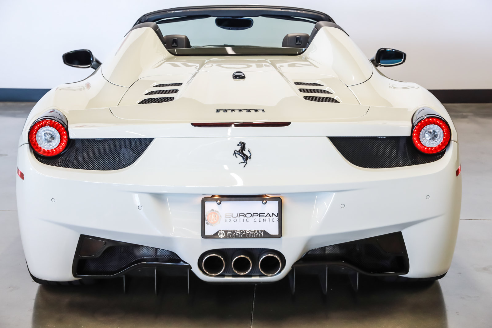 Used 2013 Ferrari 458 Spider RWD image 11