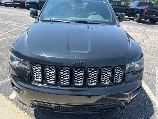 Used 2019 Jeep Grand Cherokee Altitude AWD/4WD image 12