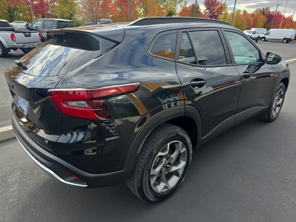 Used 2024 Chevrolet Trax LT FWD image 5