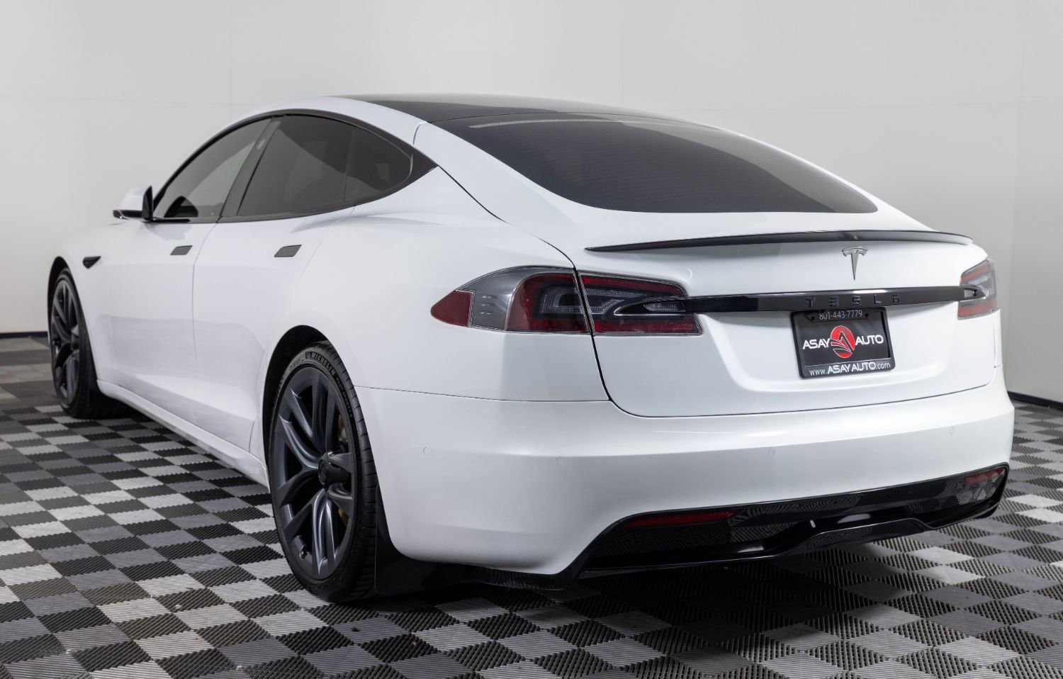 Used 2021 Tesla Model S Plaid image 5