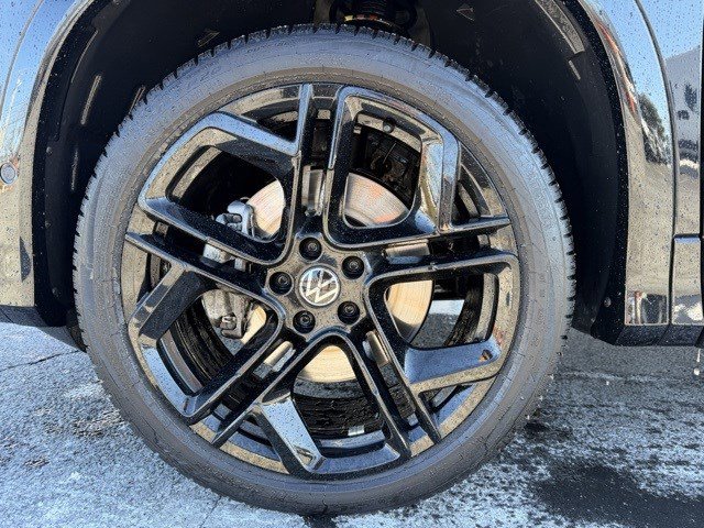Used 2025 Volkswagen Tiguan SE R-Line image 25