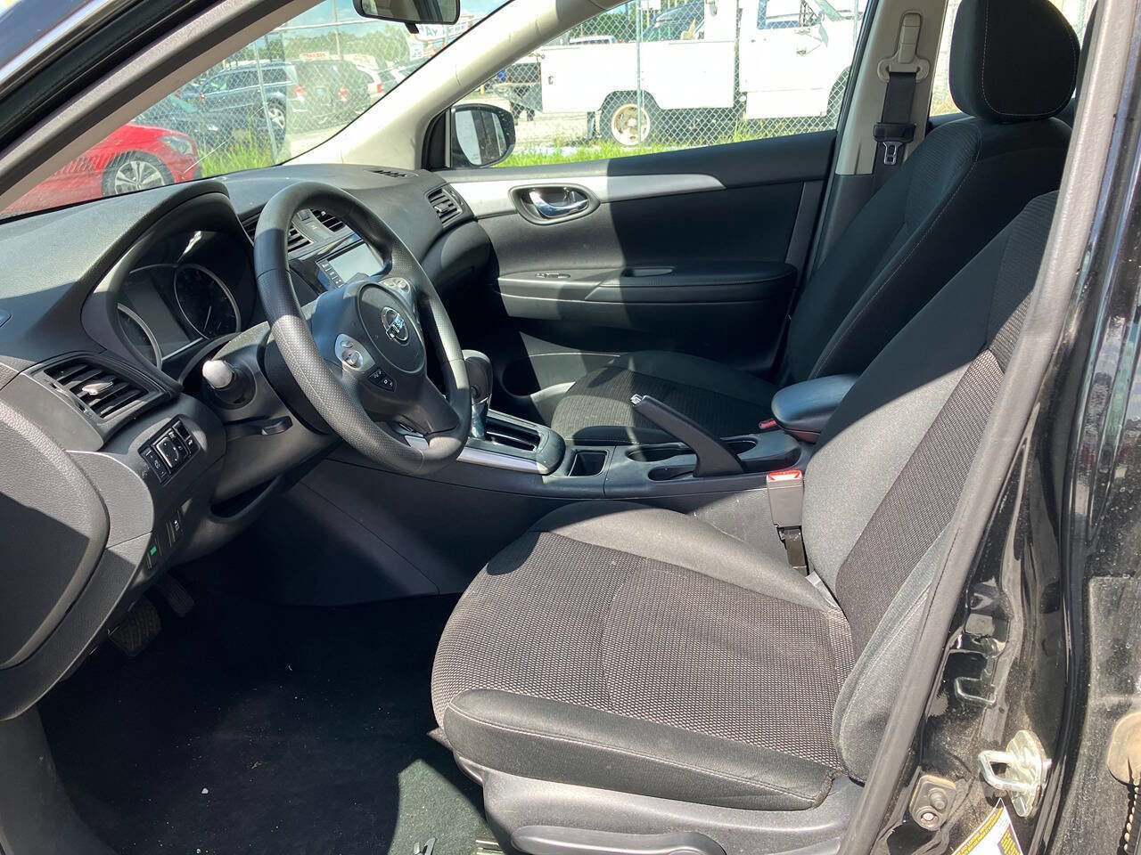 Used 2019 Nissan Sentra SV FWD image 11