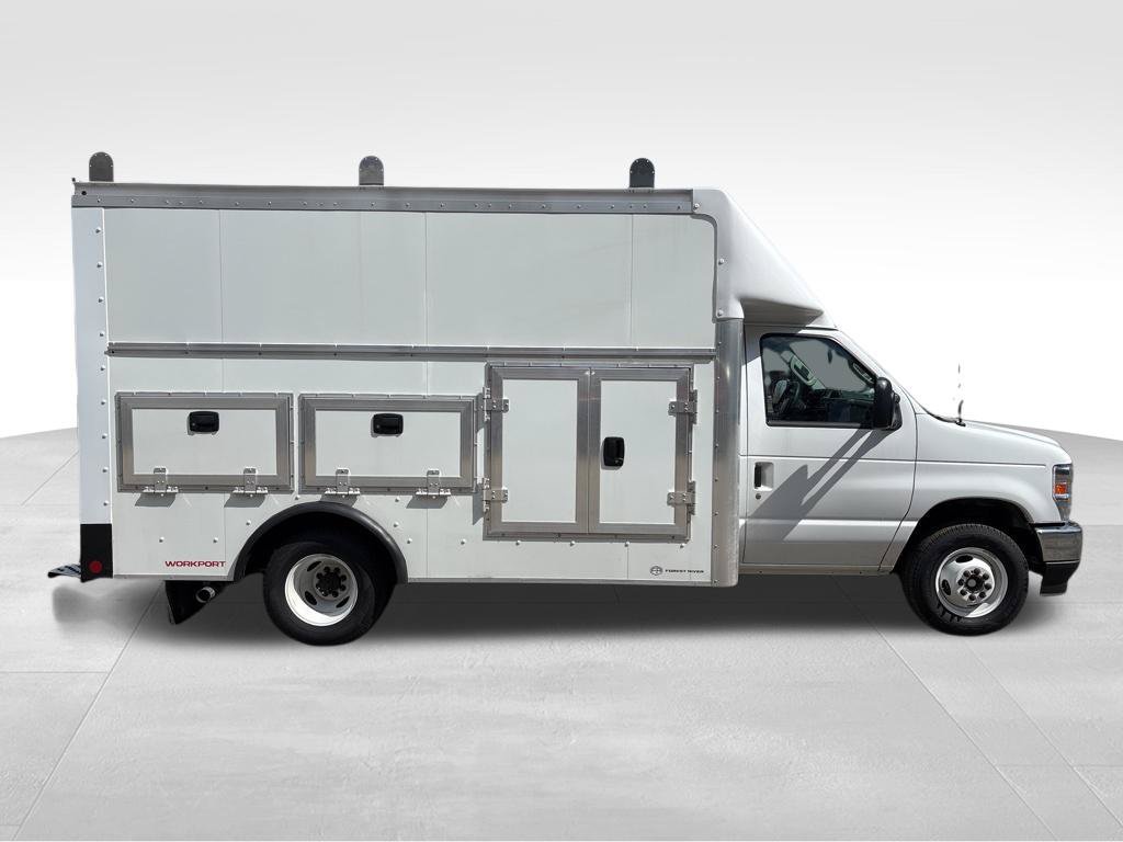 New 2026 Ford E-350 and Econoline 350 Super Duty w/ Power Equipment Group RWD image 2