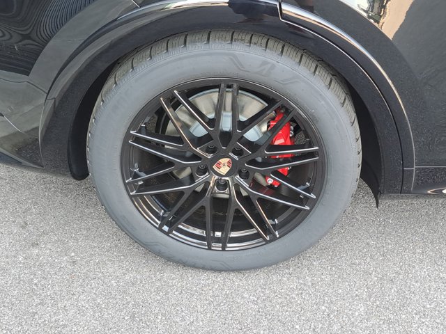 New 2026 Porsche Cayenne GTS image 12
