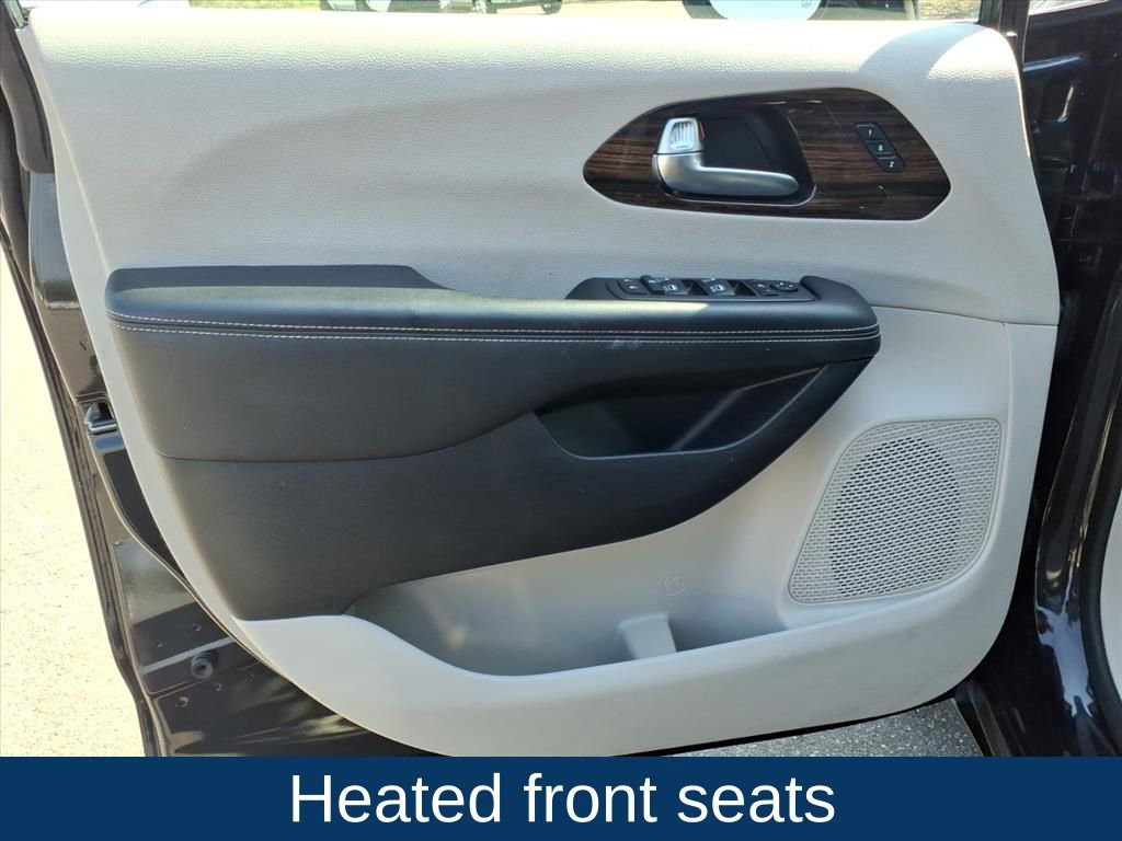 Used 2023 Chrysler Pacifica Limited image 20