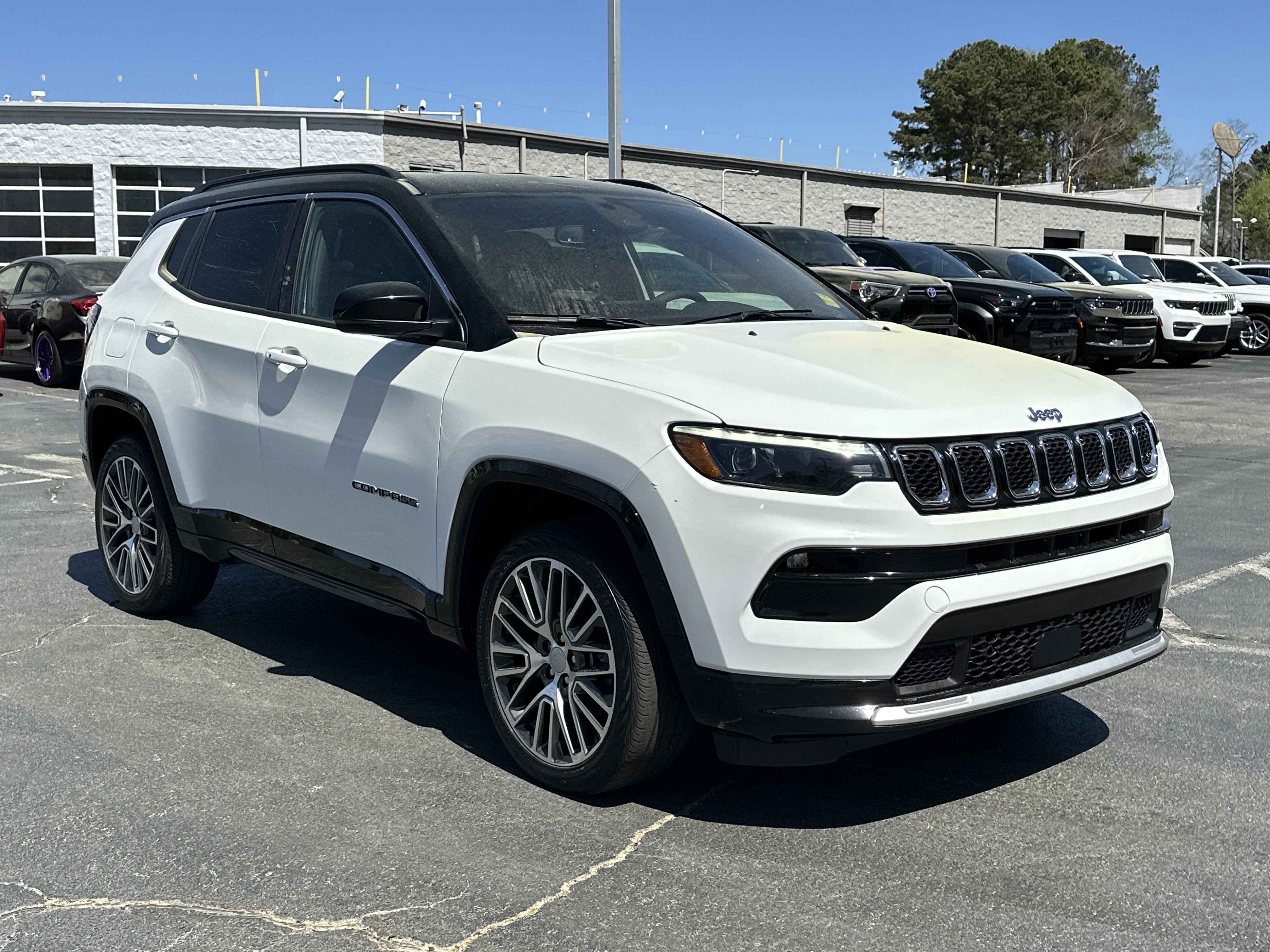 Used 2023 Jeep Compass Limited w/ Elite Group image 2