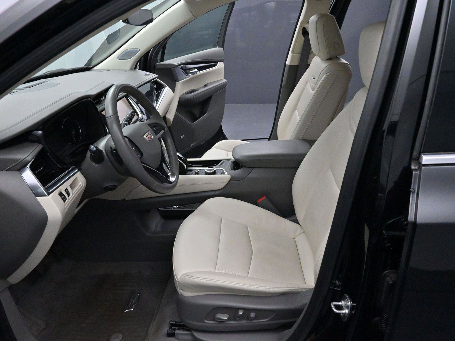 Certified 2024 Cadillac XT6 Premium Luxury image 14