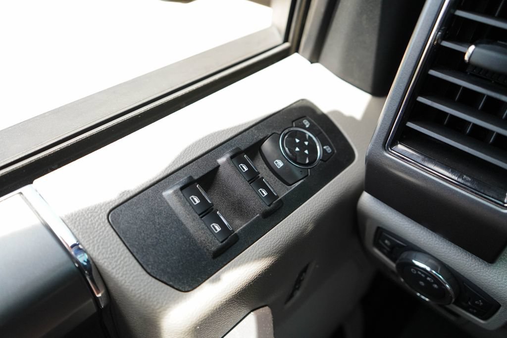 Used 2019 Ford F150 XLT w/ Equipment Group 302A Luxury AWD/4WD image 29