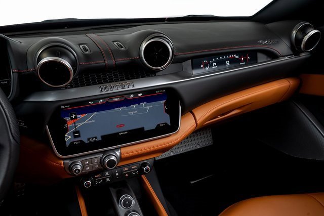 Used 2019 Ferrari Portofino image 30