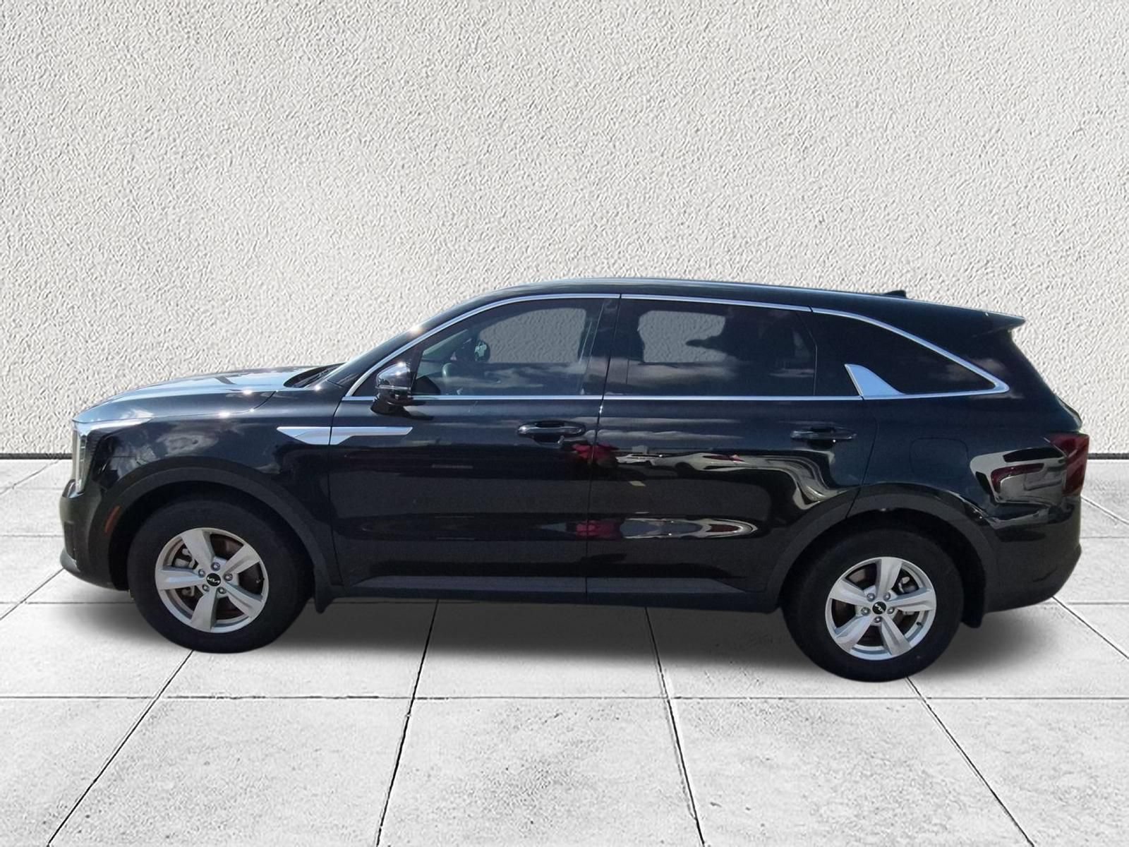 Used 2026 Kia Sorento LX FWD image 6