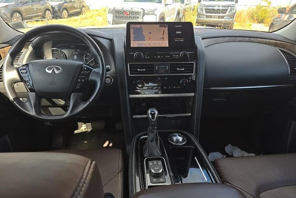 Used 2023 INFINITI QX80 Premium Select w/ All-Season Package image 3