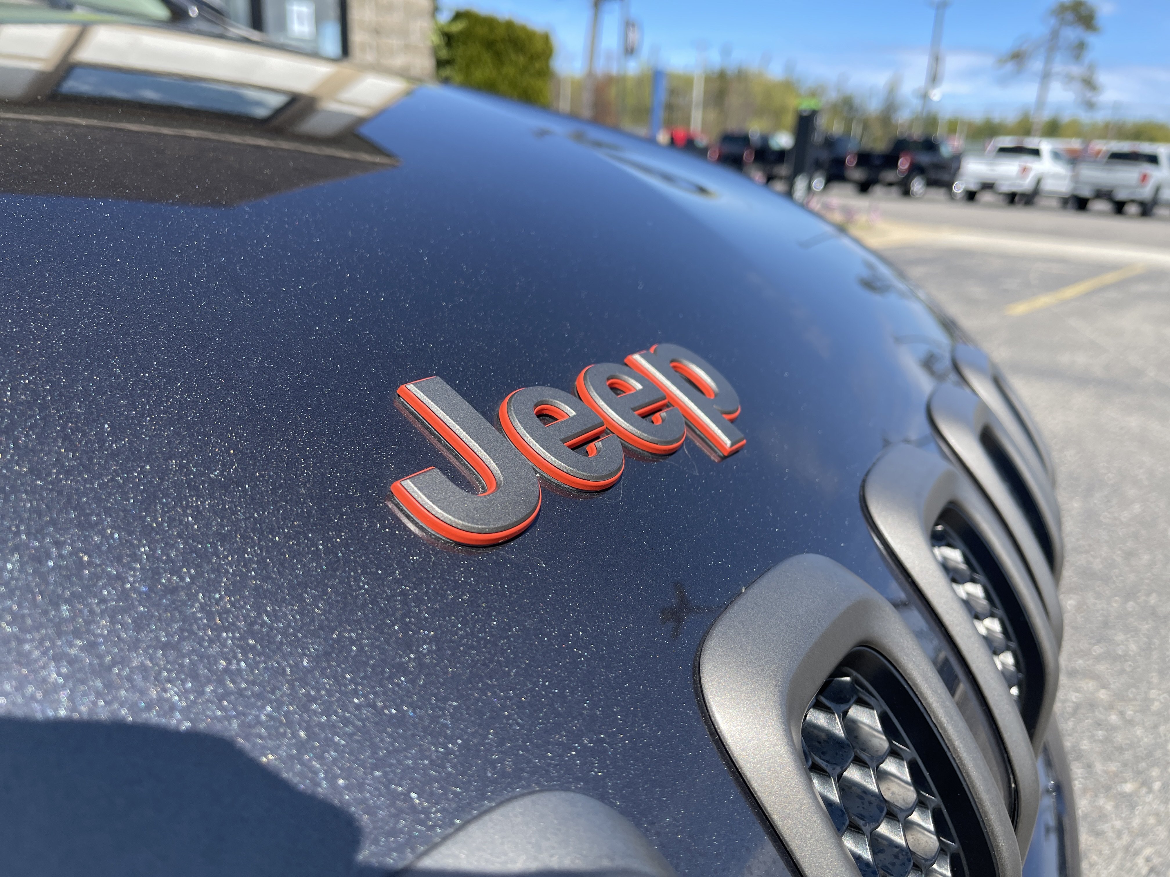 Used 2017 Jeep Cherokee Latitude AWD/4WD image 25