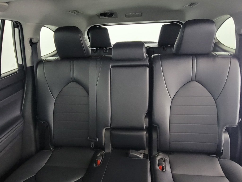 Used 2022 Toyota Highlander XLE AWD/4WD image 13